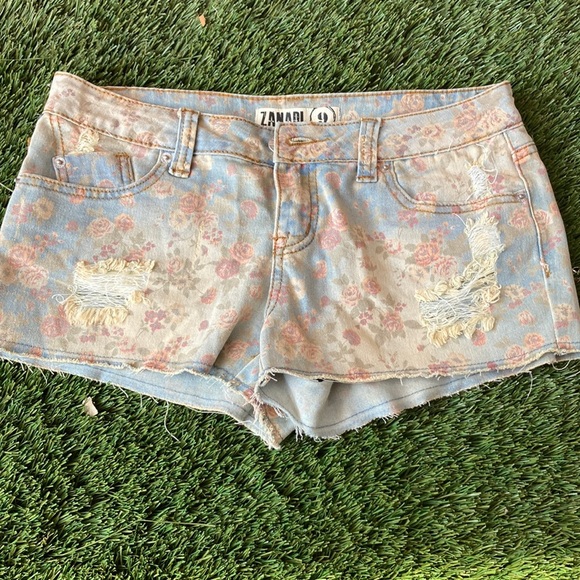 Flowers Shorts - Picture 1 of 3